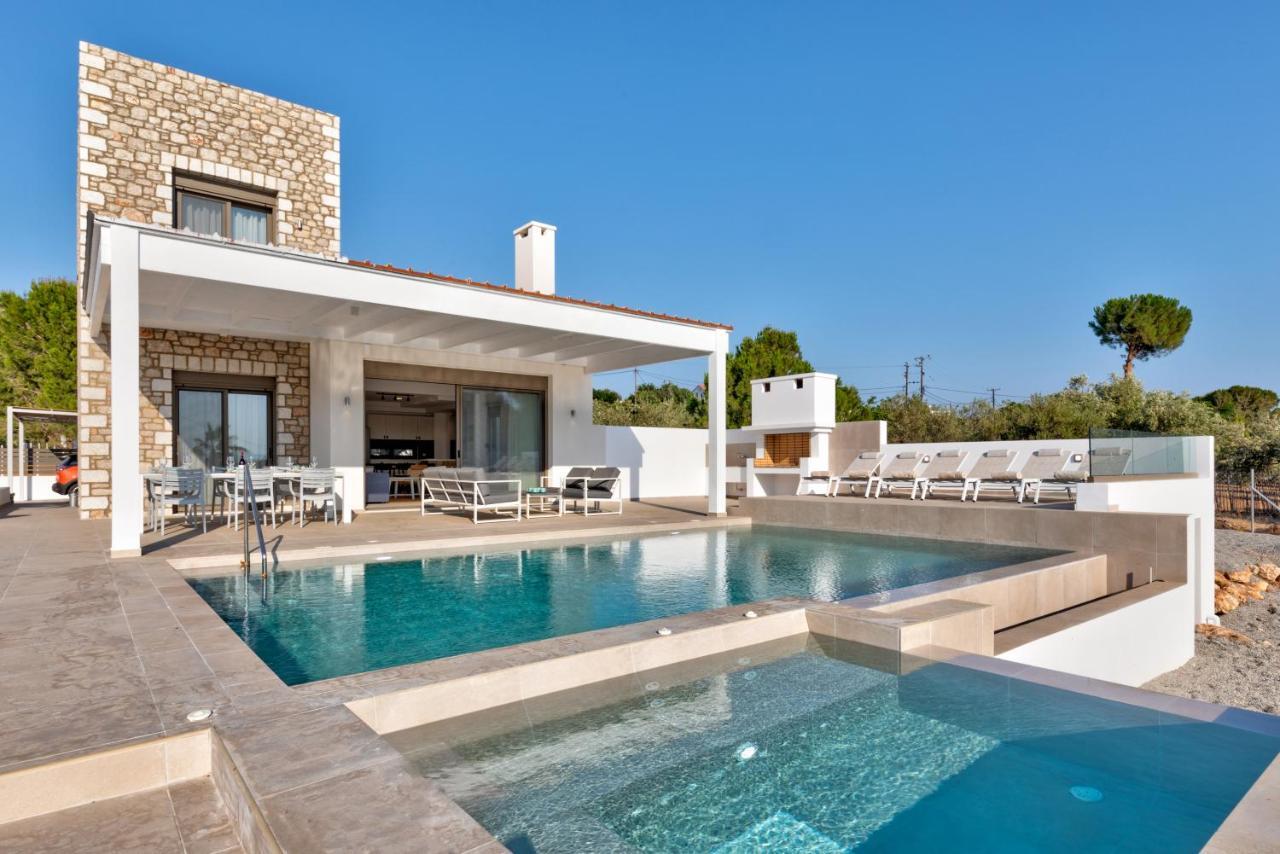 Lara Amberblue Pefkos